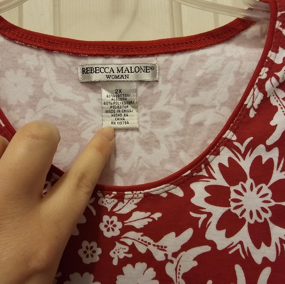 Rebecca Malone Red and White Floral Tee - 2X - Picture 3 of 5